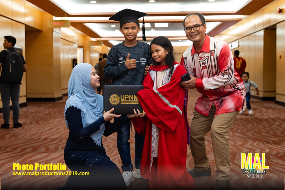 Gaduation Convocation PWTC Family Portfolio MAL 2019 -32.webp